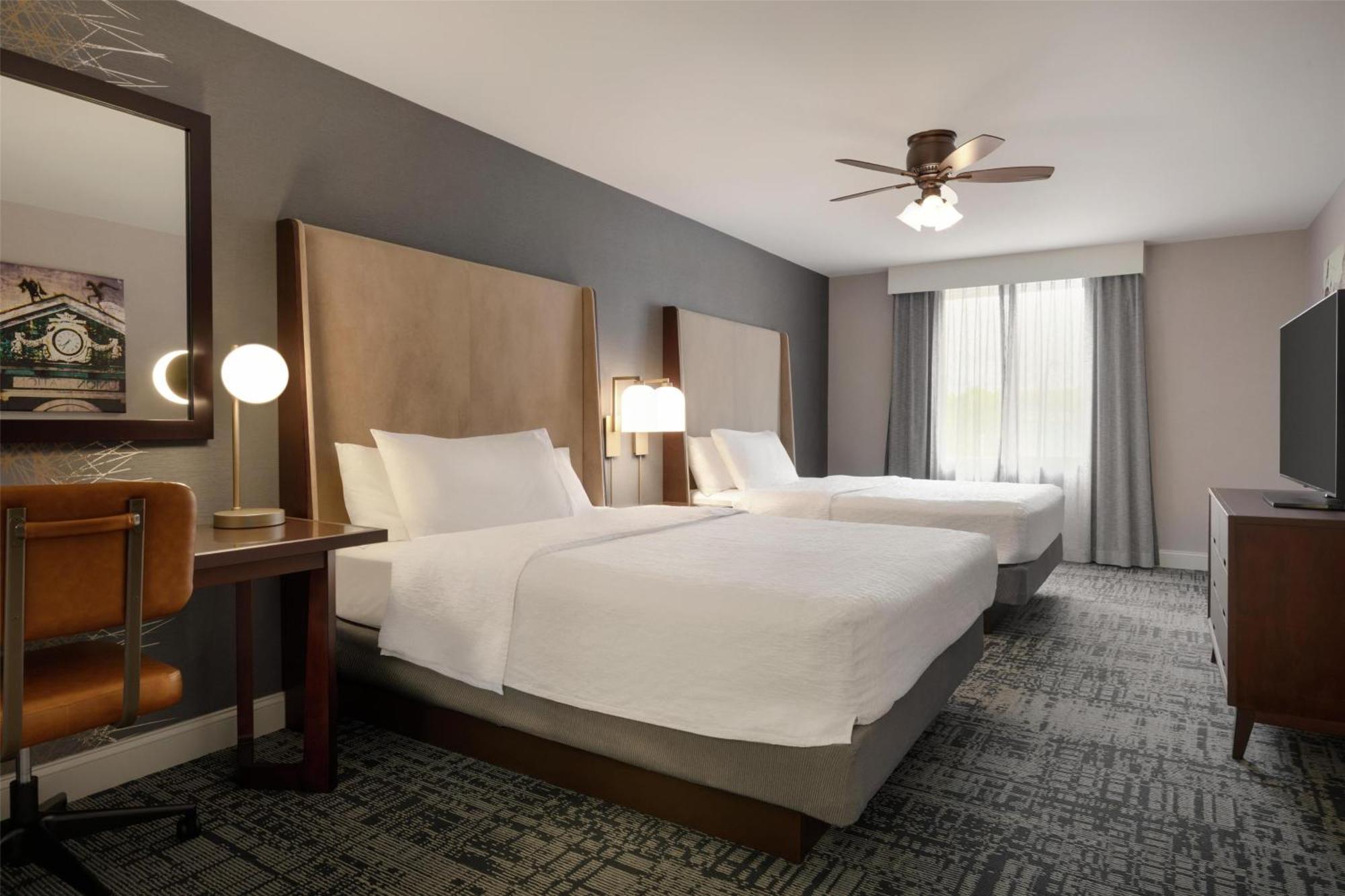 One-Bedroom Queen Suite Two Queen Beds Non-Smoking